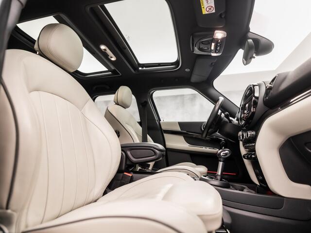 Mini COUNTRYMAN 2.0 Cooper S John Cooper Works Chili 192Pk Automaat (PANORAMADAK, GROOT NAVI, LEDER, HARMAN/KARDON, CAMERA, STOELVERWARMING, SPORTSTOELEN, GETINT GLAS, NIEUWSTAAT)