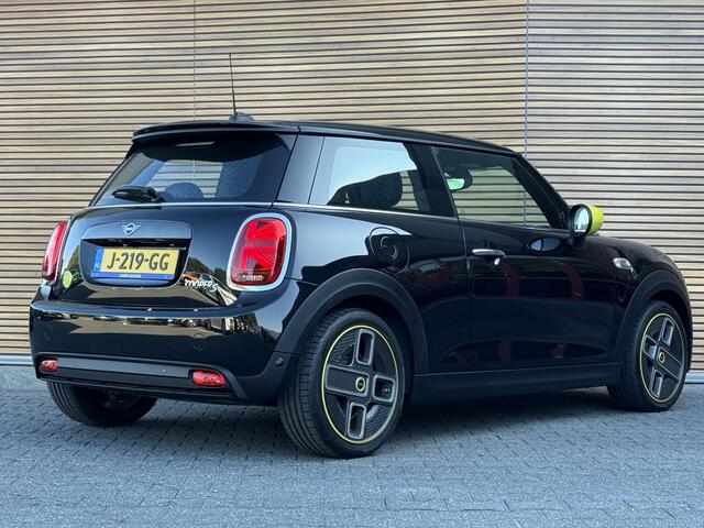 Mini Electric Mini Essential 33 kWh Camera / DAB+ / Navi / Lm Velgen / Clima / Stoelverwarming