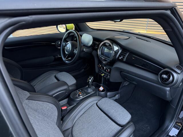 Mini Electric Mini Essential 33 kWh Camera / DAB+ / Navi / Lm Velgen / Clima / Stoelverwarming