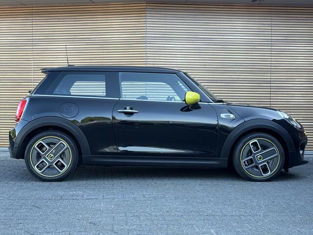 Mini Electric Mini Essential 33 kWh Camera / DAB+ / Navi / Lm Velgen / Clima / Stoelverwarming