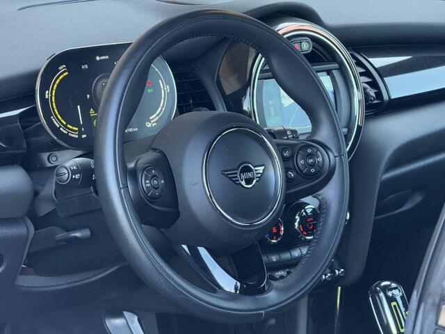 Mini Electric Mini Essential 33 kWh Camera / DAB+ / Navi / Lm Velgen / Clima / Stoelverwarming