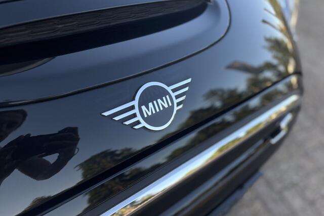 Mini Electric Cooper SE Panodak | Head-Up | Sportleder | Adaptive Cruise | Camera | Stoelverwarming