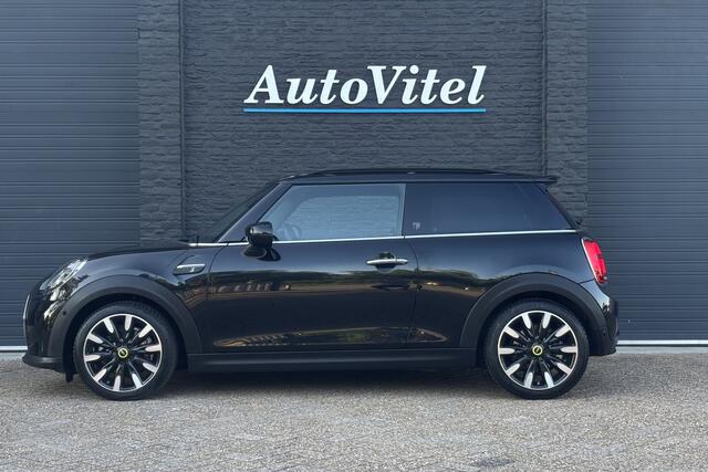 Mini Electric Cooper SE Panodak | Head-Up | Sportleder | Adaptive Cruise | Camera | Stoelverwarming