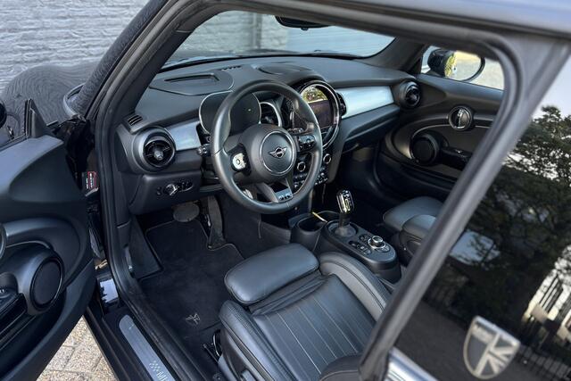 Mini Electric Cooper SE Panodak | Head-Up | Sportleder | Adaptive Cruise | Camera | Stoelverwarming