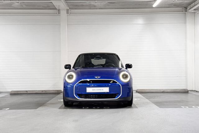 Mini Electric Cooper SE | Favoured Uitvoering | Pakket M | 18" Night Flash Spoke 2-tone
