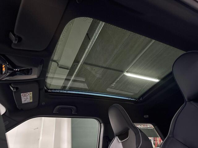 Mini Electric Cooper SE | Favoured Uitvoering | Pakket M | 18" Night Flash Spoke 2-tone