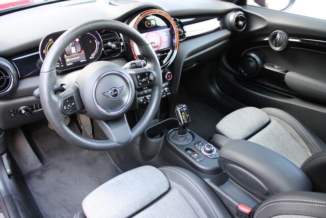 Mini Electric Classic / Panoramadak / Sportstoelen / Achteruitrijcamera / LED / Comfort Access / Park Assistant / Stuurverwarming