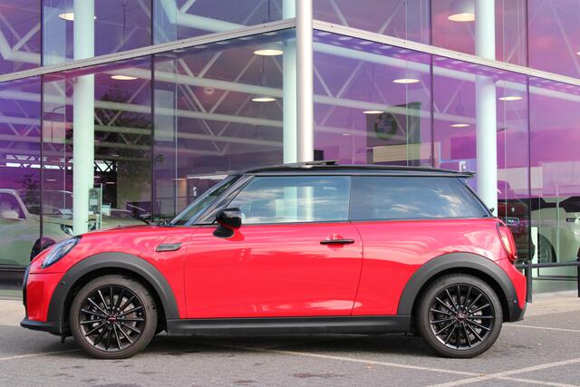 Mini Electric Classic / Panoramadak / Sportstoelen / Achteruitrijcamera / LED / Comfort Access / Park Assistant / Stuurverwarming