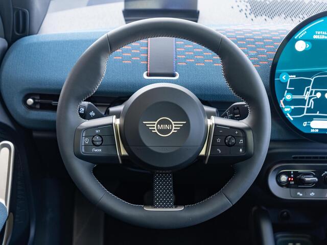 Mini Electric Aceman SE Favoured + XL pakket + Trekhaak + Panoramadak