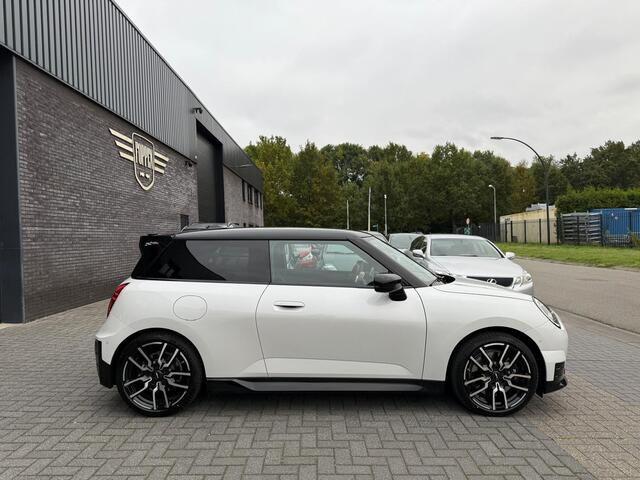 Mini Electric Mini Cooper SE John Cooper Works XL 54.2 kWh | 1E EIGENAAR | HARMAN KARDON | PANO | HEAD-UP | LED | CARPLAY | DAB | BOMVOL | CAMERA |