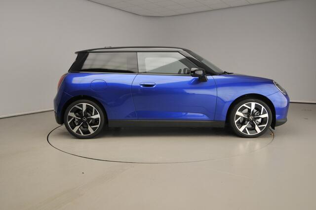 Mini Electric 3-deurs Cooper SE Favoured / Panoramadak / Head-up / Park assist / JCW Stoelen / LED / Alu wielen 18 inch