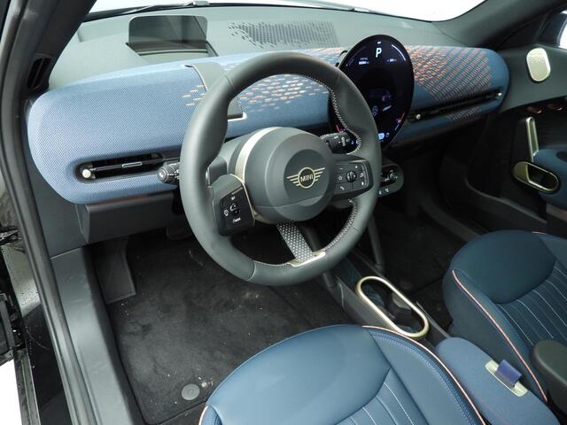 Mini Electric Aceman SE JCW Sportstoelen / Trekhaak / Harman-Kardon / Head-up / Getint glas / Alu wielen 19 inch