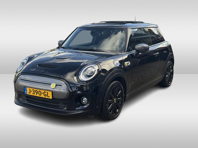 Mini Electric Mini Yours 33 kWh / SoH 95.5% / Full option! / Panoramadak / Camera / Head-up / Leder / Harman Kardon / Keyless / 17'' / CarPlay / Stoelverwarming / Matrix LED / DAB / Cruise Control