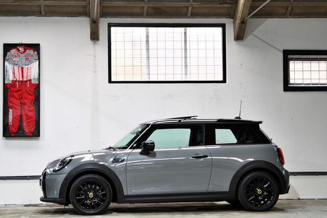 Mini Electric Mini Business Edition 33 kWh | Panoramadak | Driving Assist | Comfort Plus | NL auto | BTW |