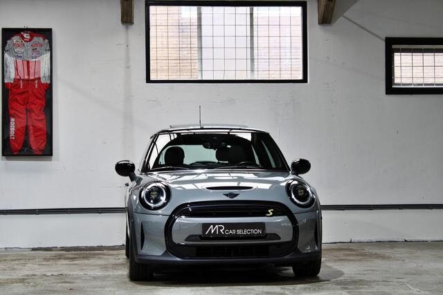 Mini Electric Mini Business Edition 33 kWh | Panoramadak | Driving Assist | Comfort Plus | NL auto | BTW |