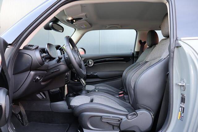 Mini Electric Mini Camden Edition 33 kWh | Origineel NL | PDC | Cruise Control | Navigatie | Climate Control |