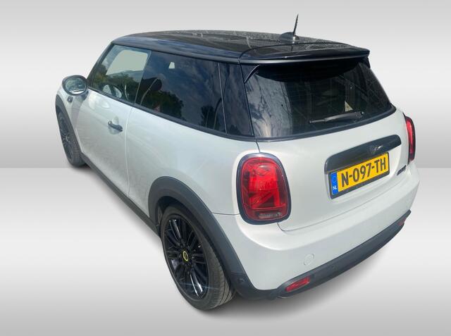 Mini Electric Mini Business Edition 33 kWh / Panoramadak / Leder / Keyless / 17'' / CarPlay / Navigatie / Stuur+Stoelverwarming / Cruise Control / LED Koplampen