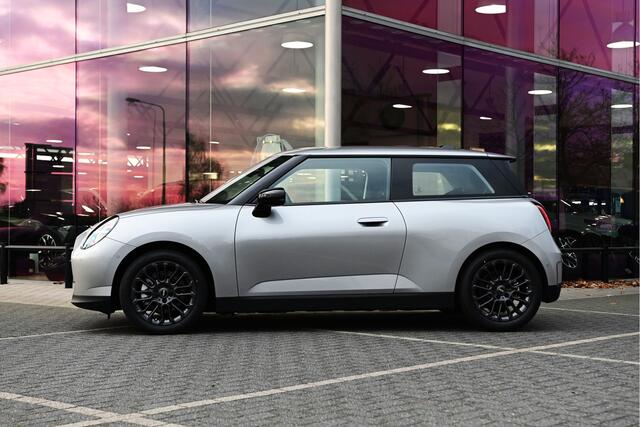 Mini Electric Hatchback Cooper SE / Essential / 17" U-Spoke grey