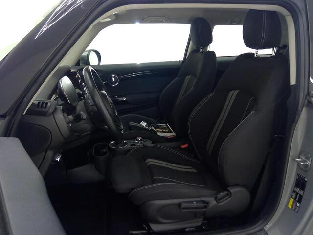 Mini Electric Mini Basic 33 kWh Navigatie Cruise Control Full Led Virtual Cockpit Lichtmetalen velgen Airco