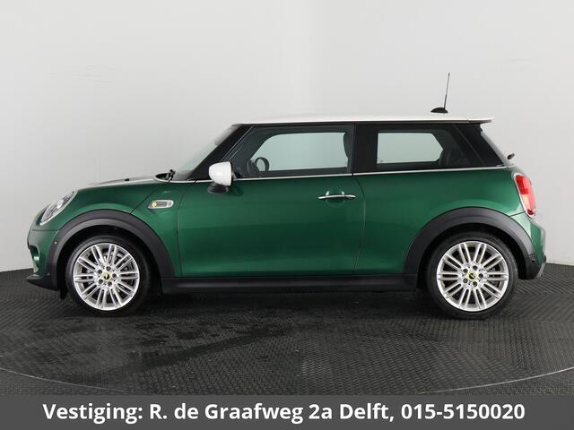 Mini Electric Cooper S Charged 33 kWh (184 PK) | Navigatie | Stoelverwarming | 1e eigenaar |