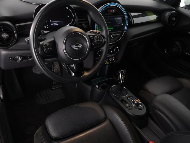 Mini Electric Cooper S Charged 33 kWh (184 PK) | Navigatie | Stoelverwarming | 1e eigenaar |