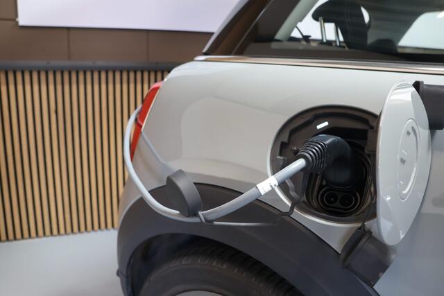 Mini Electric Mini Cooper SE 33 kWh LED/Navi Plus/Camera/Apple CarPlay/Sfeer/DAB/16"