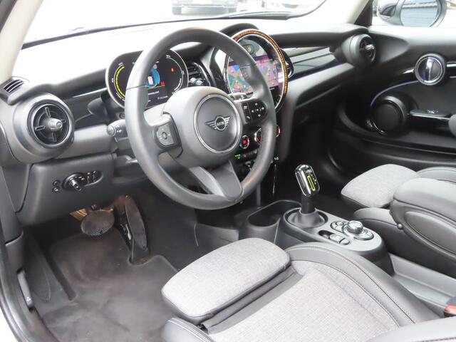 Mini Electric Mini Classic 33 kWh | camera | keyless entry | comfortstoelen |