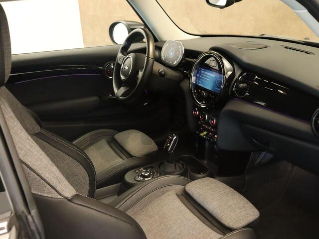 Mini Electric Mini Classic 33 kWh SOH 95.3 %!! - ORIGINEEL NEDERLANDSE AUTO - AUTOMATISCHE AIRCO - APPLE CARPLAY/ANDROID AUTO - KEYLESS START - LED KOPLAMPEN - CRUISE CONTROL - LICHTMETALEN VELGEN - MULTIMEDIAVOORBEREIDING - 3 FASE LADEN