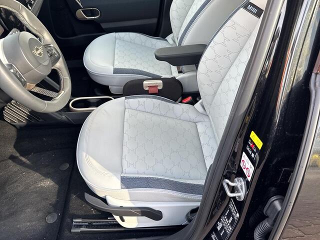 Mini Electric Aceman SE Classic M 54.2 kWh | 18" | Panorama | Stoel/Stuurverwarming | Deze auto is binnen en te bezichtigen in Dordrecht