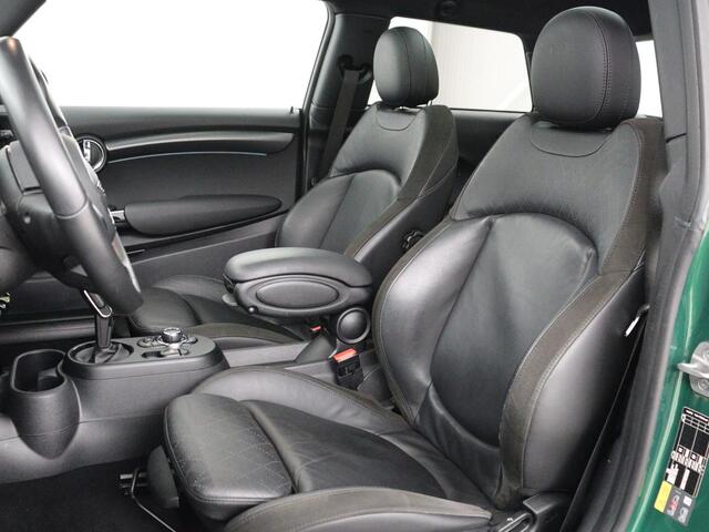 Mini Electric Mini Yours 33kWh | SOH 100% | Panoramadak | Leder | Stoelverwarming | Camera | Warmtepomp | Keyless | Head-Up | Carplay | Navigatie | Full LED | Park Assist