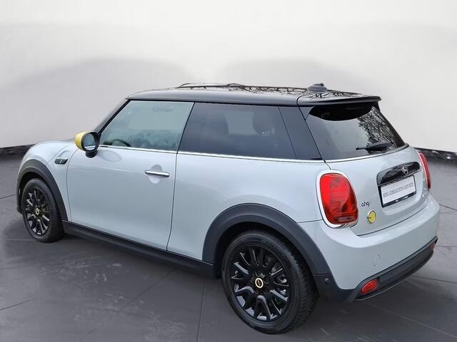 Mini Electric E COOPER SE 33 kWh ** LED, NAVI+, HALF/LEDER, PRIVACY GLAS, CAMERA ** 1e EIG - Slechts 12.280km. ** ** INFORMEER OOK NAAR ONZE AANTREKKELIJKE FINANCIAL-LEASE TARIEVEN **
