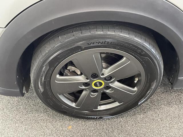 Mini Electric Essential 33 kWh Automaat | Navigatie | Apple Carplay/ Android Auto | Parkeersensoren achter | Cruise Control | Stoelverwarming | Virtual Cockpit | Climate Control