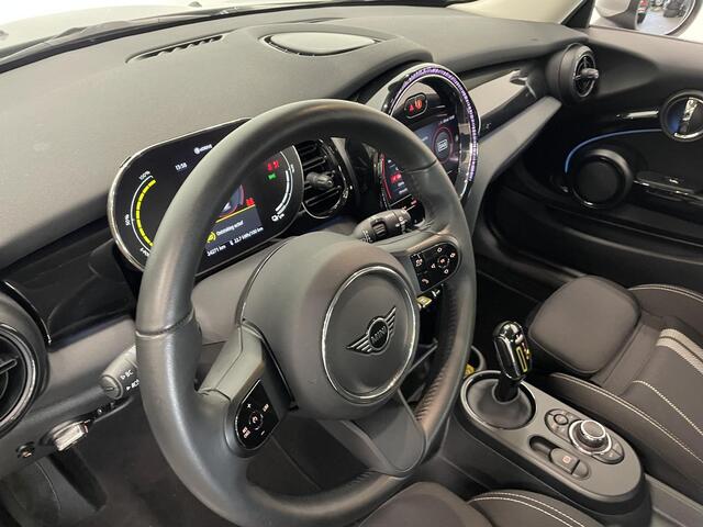 Mini Electric Essential 33 kWh Automaat | Navigatie | Apple Carplay/ Android Auto | Parkeersensoren achter | Cruise Control | Stoelverwarming | Virtual Cockpit | Climate Control