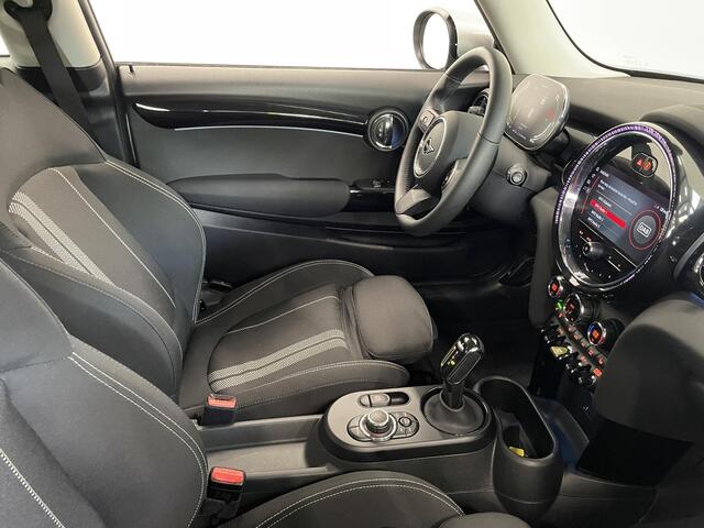 Mini Electric Essential 33 kWh Automaat | Navigatie | Apple Carplay/ Android Auto | Parkeersensoren achter | Cruise Control | Stoelverwarming | Virtual Cockpit | Climate Control