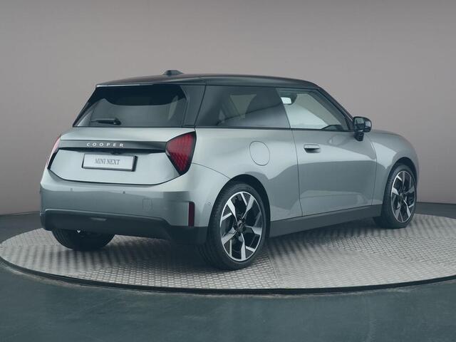 Mini Electric Cooper E Classic L 40.7 kWh SEAF Panoramadak | Getint glas | Harmen Kardon | Comfort Access |