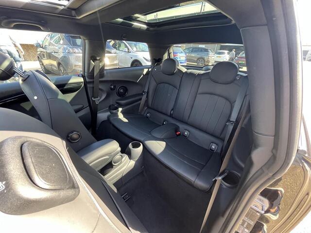 Mini Electric Mini Yours 33 kWh SOH 100% | VAN ¤20.900,- NU VOOR SLECHTS ¤18.877,- Uw LENTEVOORDEEL ¤2.023,-| SUPER COMPLEET UITGEVOERD| PANO | HARMAN KARDON | STOELVERWARMING| HEAD-UP DISPLAY| ACHTERUITRIJCAMERA|