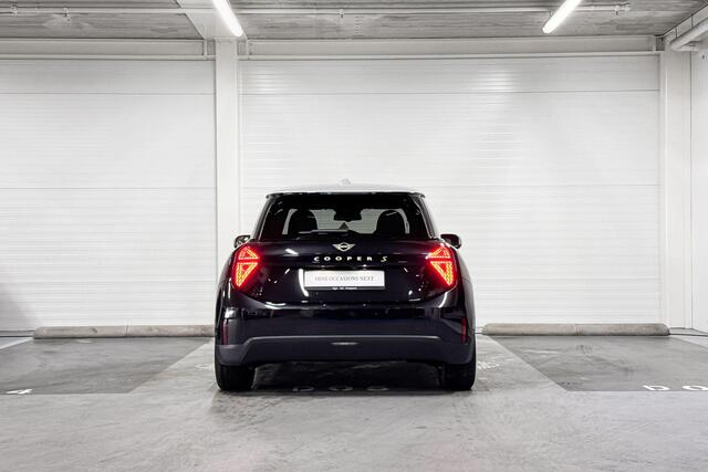Mini Electric 3-Deurs Cooper SE Favoured M | Head-Up Display | Stuurwielverwarming | Panoramadak