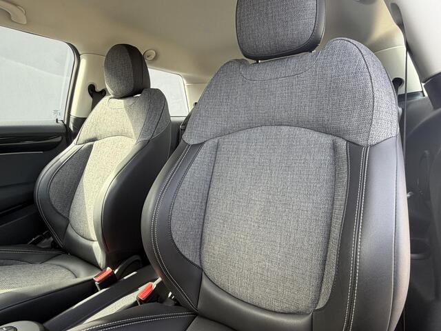 Mini Electric Cooper SE 33 kWh Automaat / Accu SOH 96% / Navigatie / Cruise Control / Stoel Verwarming / Apple Carplay & Android Auto / Start Stop / All Season Banden /