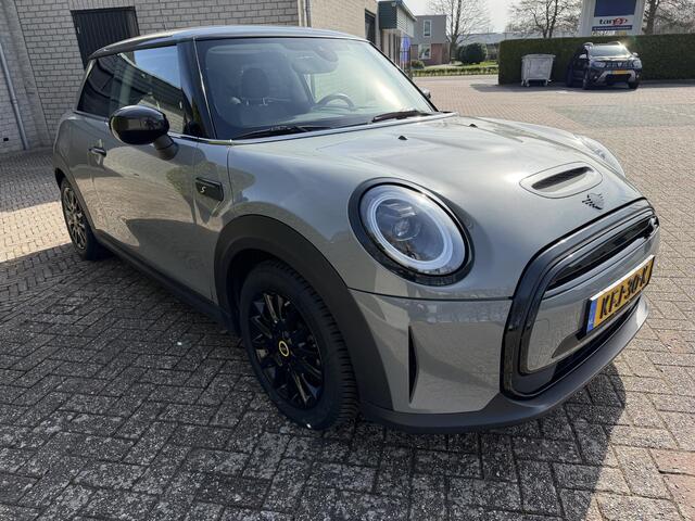 Mini Electric Mini / Navi / Carplay / Cruise /LED Classic 33 kWh