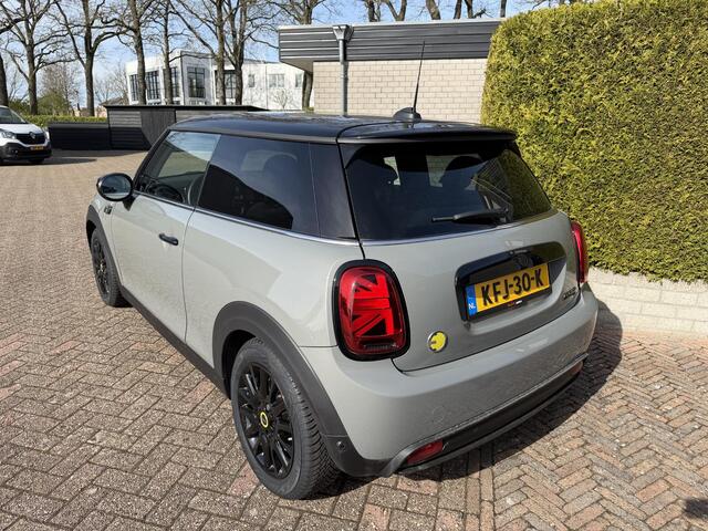 Mini Electric Mini / Navi / Carplay / Cruise /LED Classic 33 kWh