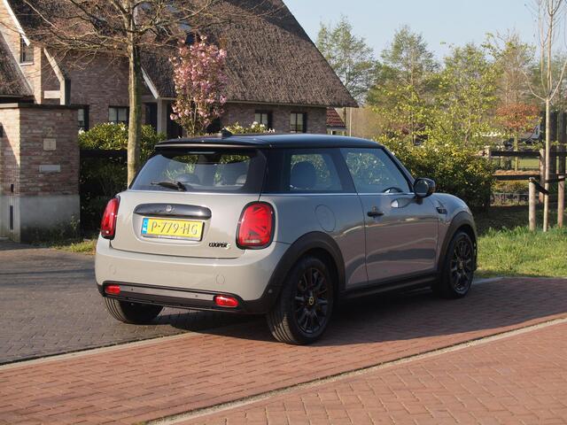 Mini Electric Mini Classic 33 kWh | Apple Carplay | Cruise Control | Parkeersensoren | NL-Auto |