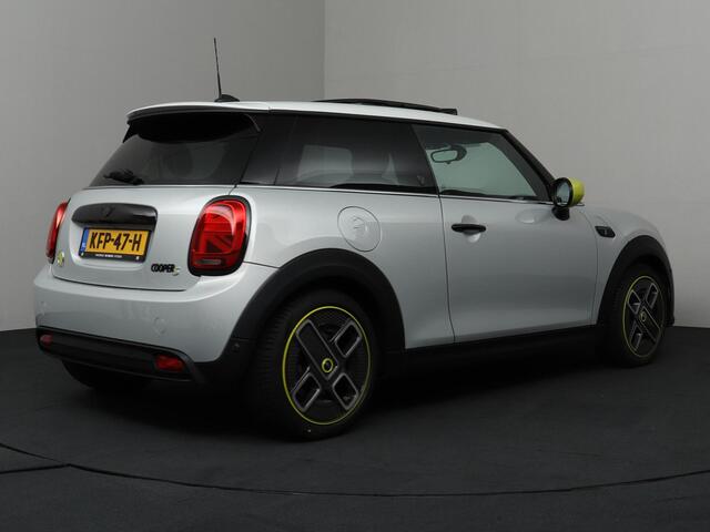Mini Electric Mini MINI Yours 33 kWh | SoH 95,9% | 3 fase | Camera | Cruise Control | Panoramadak!