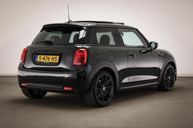 Mini Electric Mini Resolute Edition 33 kWh SOH 96% | REBEL GREEN | PANORAMADAK | MINI YOURS LEDEREN INTERIEUR | STUURVERWARMING | DAB | APPLE | CAMERA