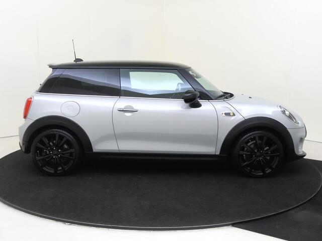 Mini Electric Mini Essential 33 kWh SOH waarde 97 % | airco automatisch | cruise control | LED koplampen | lederen/stof bekleding | lichtmetalen velgen 17"| navigatiesysteem full map |