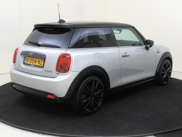 Mini Electric Mini Essential 33 kWh SOH waarde 97 % | airco automatisch | cruise control | LED koplampen | lederen/stof bekleding | lichtmetalen velgen 17"| navigatiesysteem full map |
