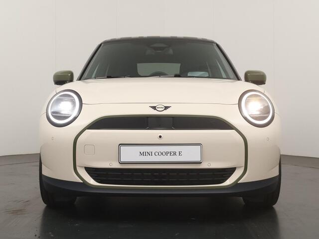 Mini Electric Mini Cooper SE Paul Smith Ed. XL 54.2 kWh | Panorama Dak | Elektrisch Verstelbare Stoelen Met Geheugen | Premium Sportstoelen | Sportstuur