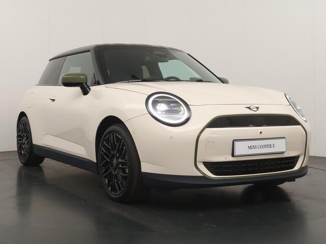 Mini Electric Mini Cooper SE Paul Smith Ed. XL 54.2 kWh | Panorama Dak | Elektrisch Verstelbare Stoelen Met Geheugen | Premium Sportstoelen | Sportstuur