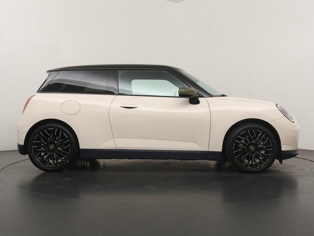 Mini Electric Mini Cooper SE Paul Smith Ed. XL 54.2 kWh | Panorama Dak | Elektrisch Verstelbare Stoelen Met Geheugen | Premium Sportstoelen | Sportstuur