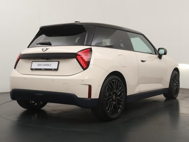 Mini Electric Mini Cooper SE Paul Smith Ed. XL 54.2 kWh | Panorama Dak | Elektrisch Verstelbare Stoelen Met Geheugen | Premium Sportstoelen | Sportstuur