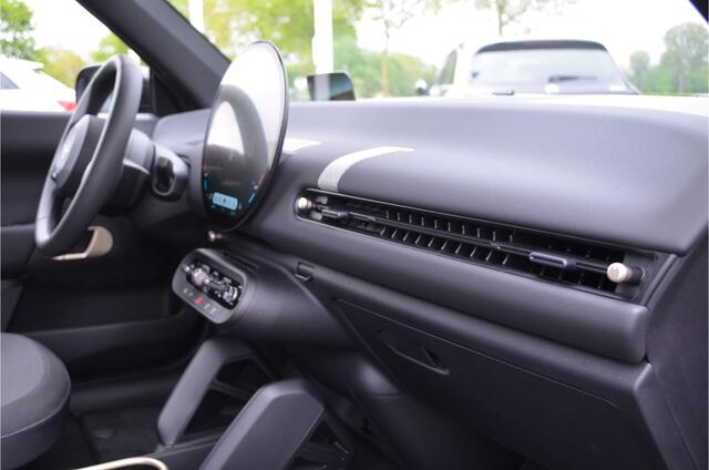 Mini Electric Mini E Blackyard 40.7 kWh NIEUWE AUTO! Stoelverwarmig | Camera | Carplay | Head Up Display | 17 " U-Spoke grey velgen! Nieuwprijs ¤32.990,-!!